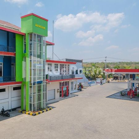 Grand Kencana Guesthouse Syariah Near Wisata Bahari Lamongan Paciran Zewnętrze zdjęcie