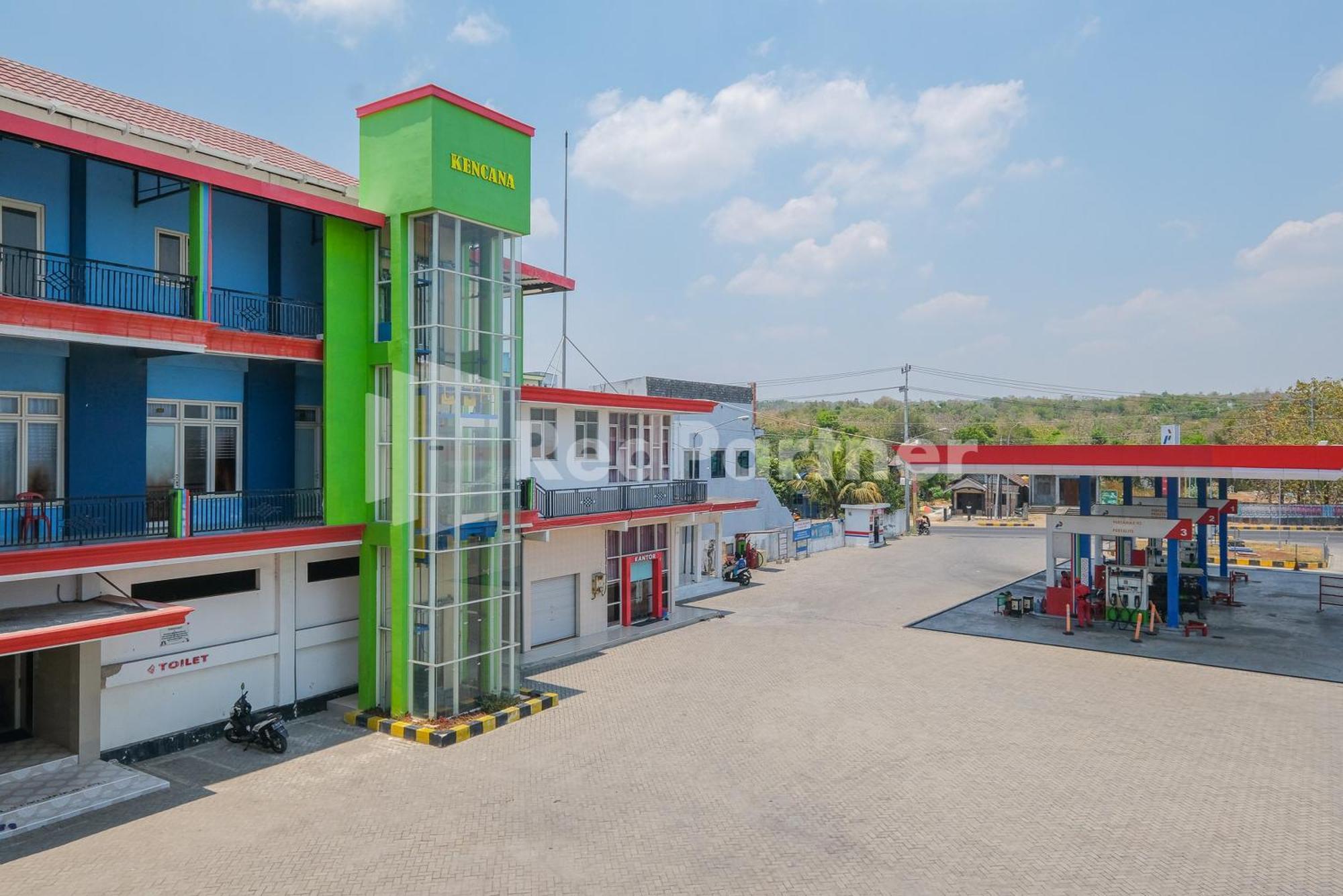 Grand Kencana Guesthouse Syariah Near Wisata Bahari Lamongan Paciran Zewnętrze zdjęcie