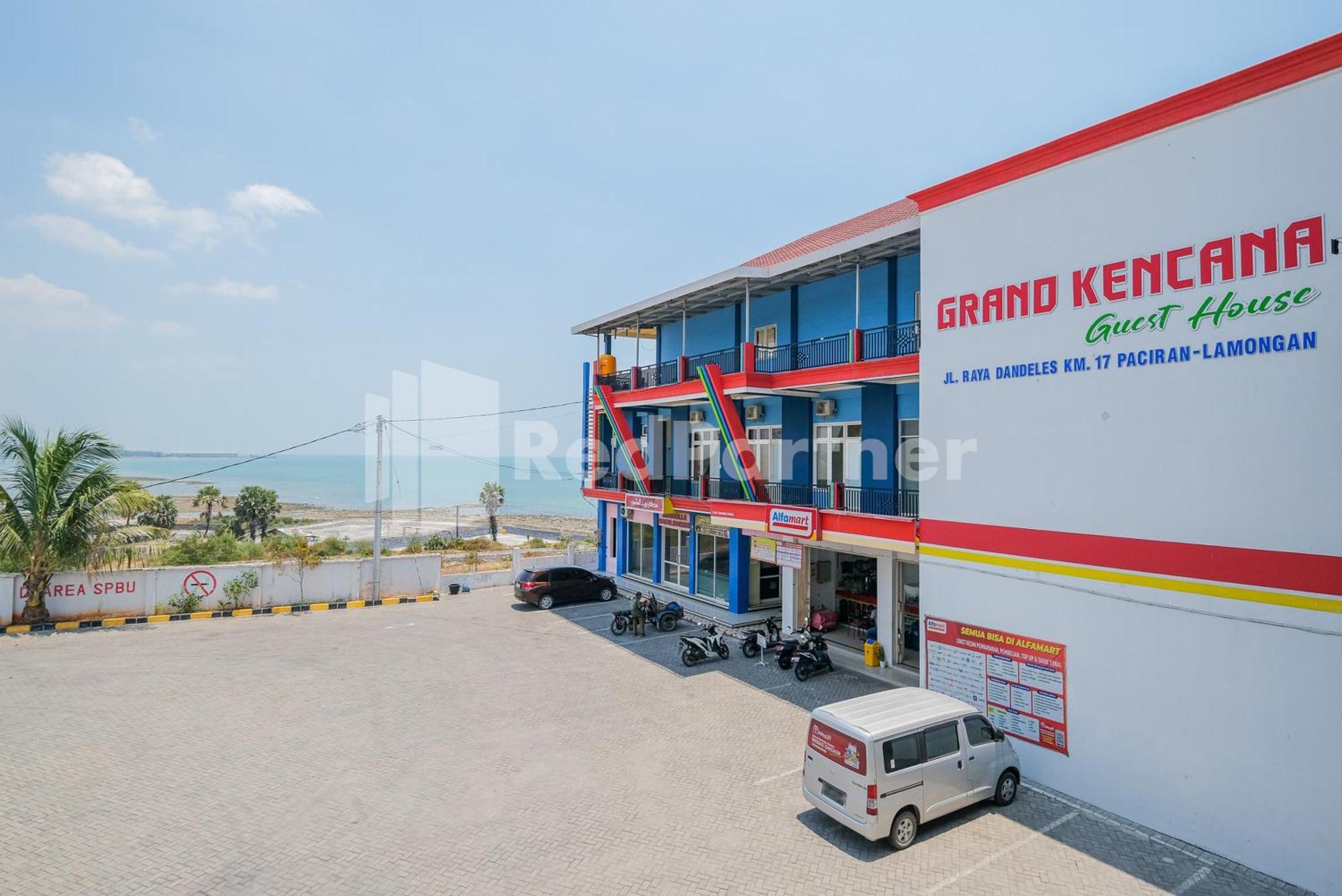 Grand Kencana Guesthouse Syariah Near Wisata Bahari Lamongan Paciran Zewnętrze zdjęcie