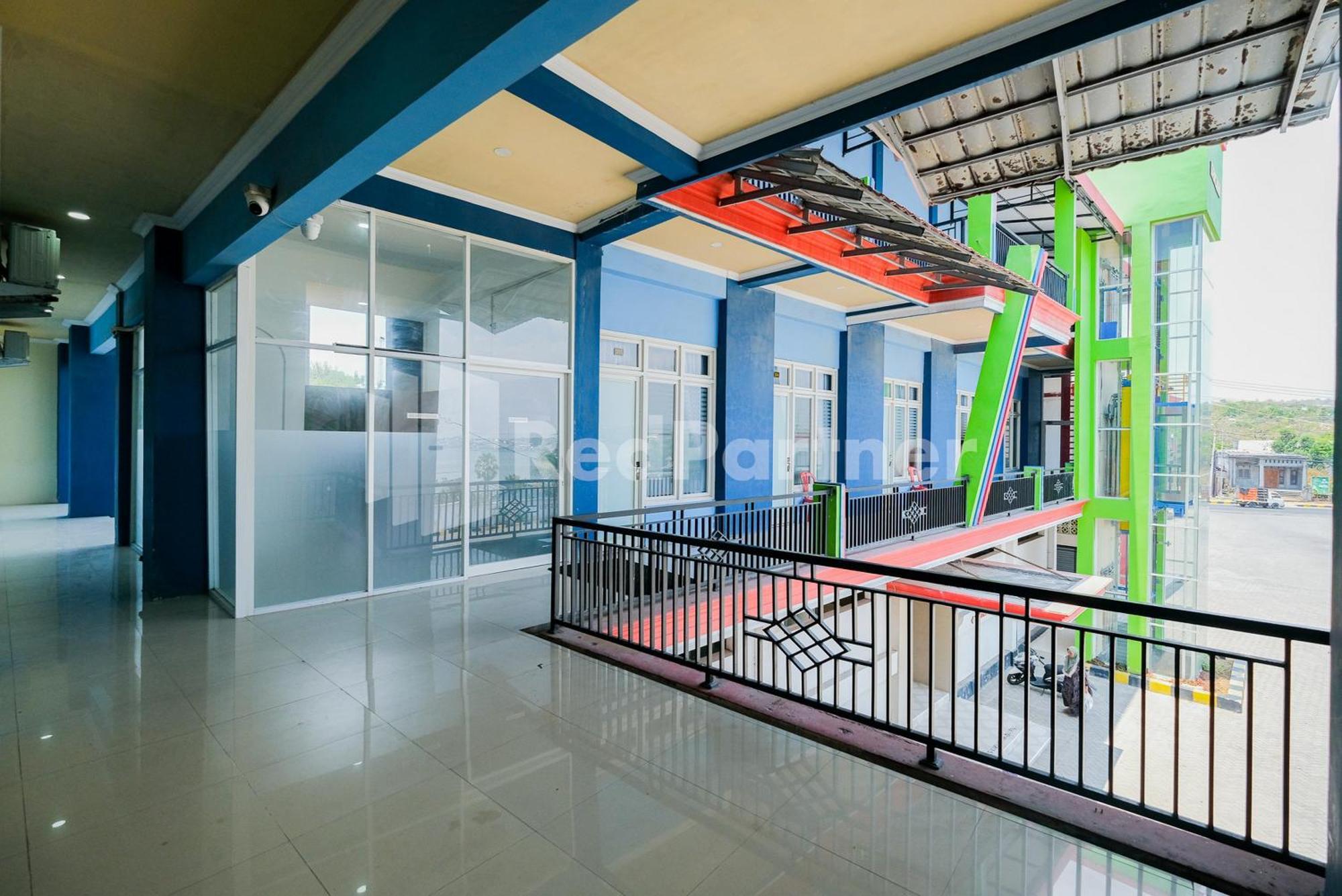 Grand Kencana Guesthouse Syariah Near Wisata Bahari Lamongan Paciran Zewnętrze zdjęcie