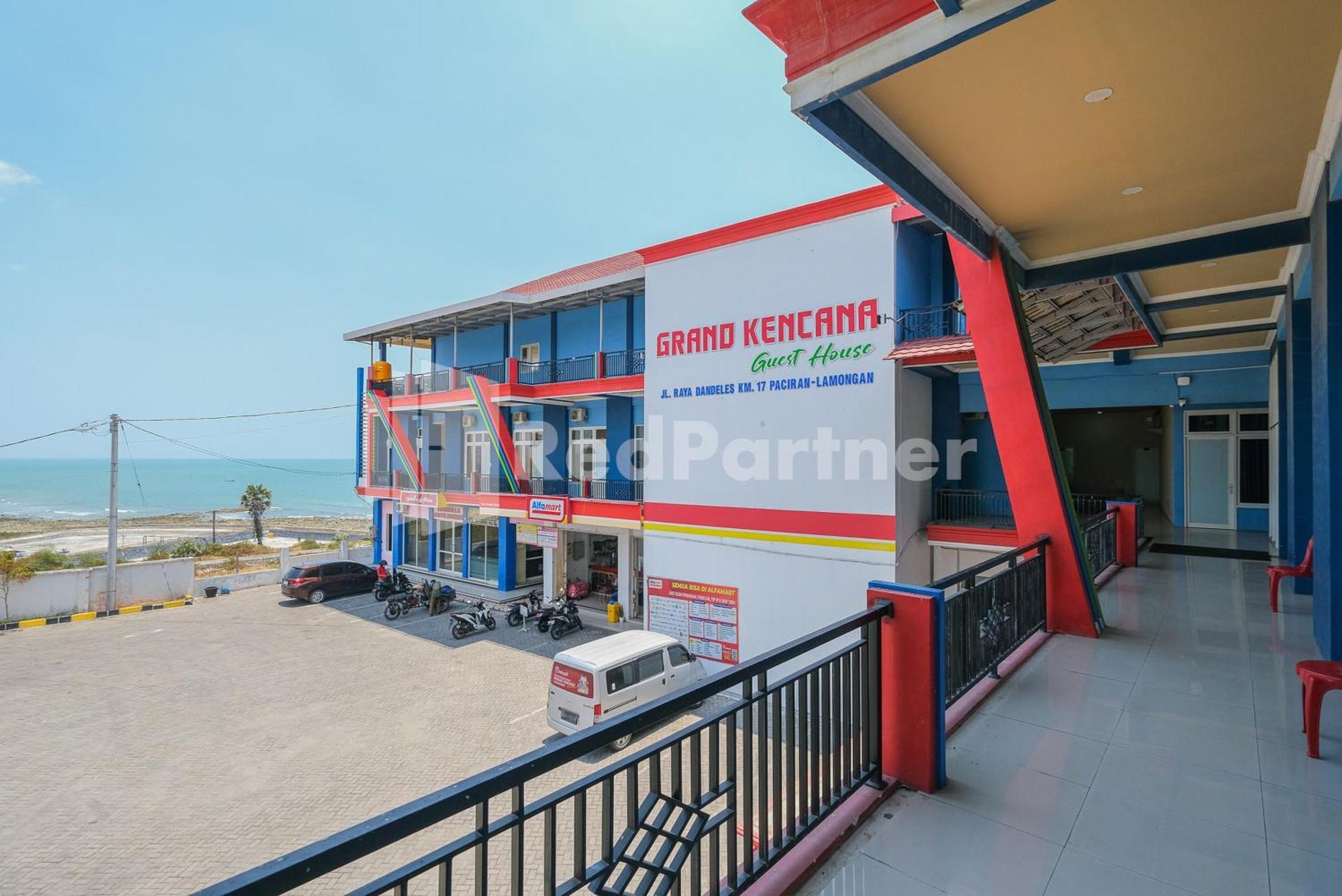 Grand Kencana Guesthouse Syariah Near Wisata Bahari Lamongan Paciran Zewnętrze zdjęcie