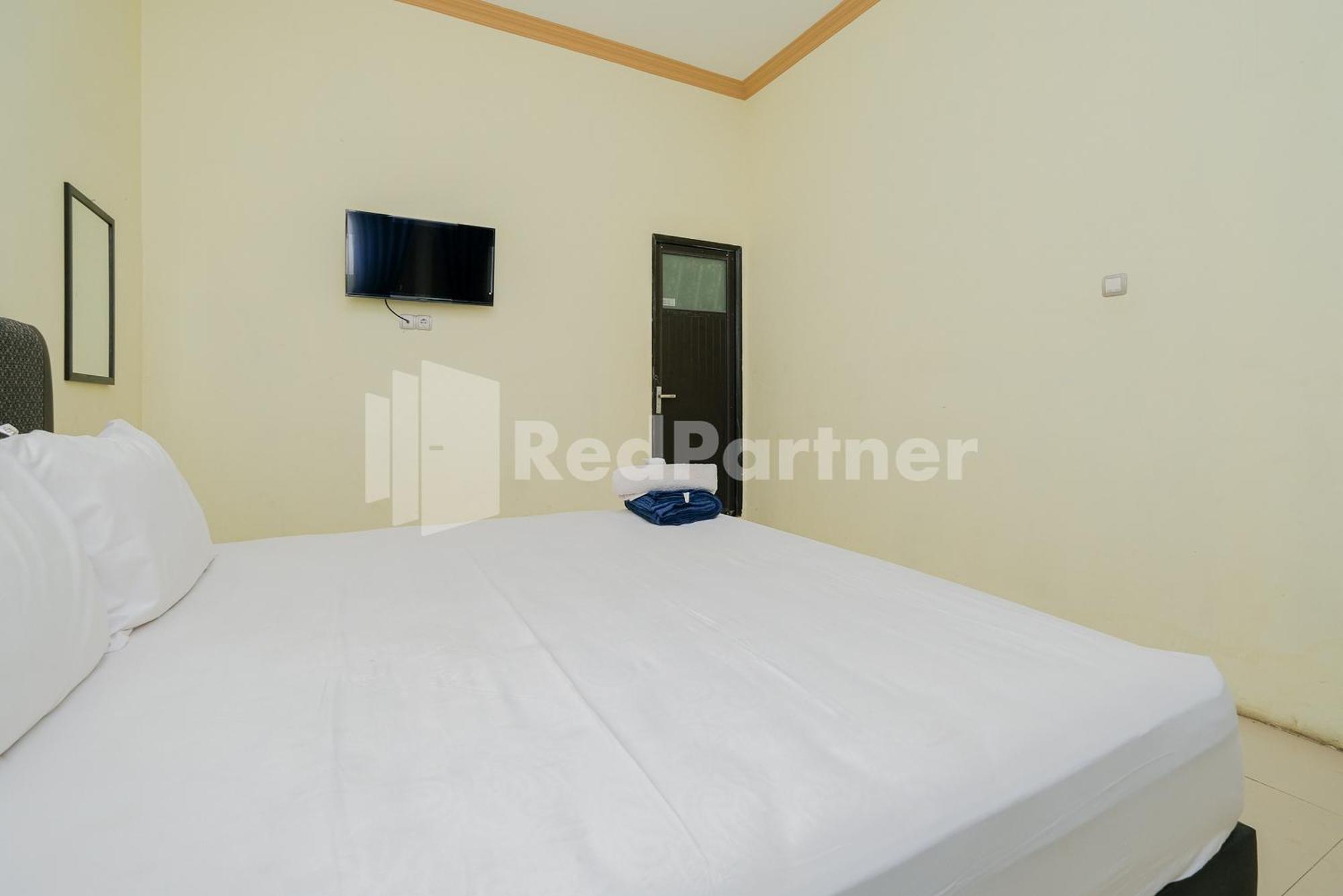 Grand Kencana Guesthouse Syariah Near Wisata Bahari Lamongan Paciran Zewnętrze zdjęcie